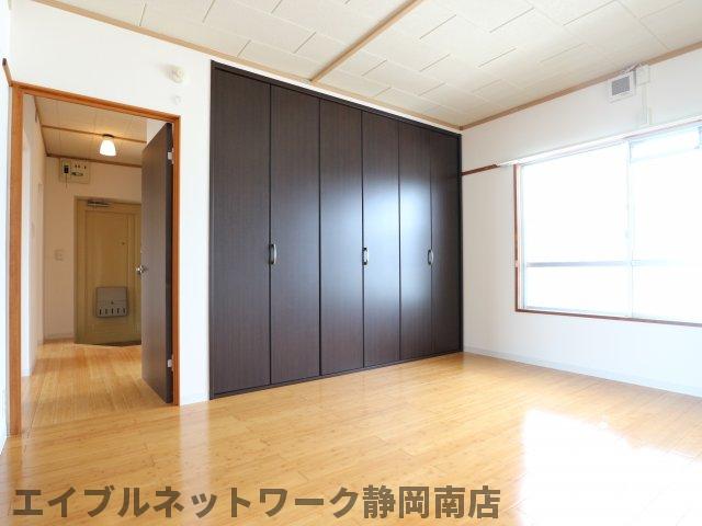 その他部屋・スペース　落ち着いた色調の洋室です