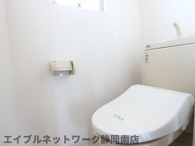 トイレ　清潔感のあるトイレです