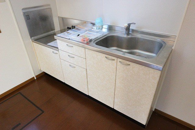 キッチン　コンロは設置幅・ガスの種別を確認の上、ご用意下さい。