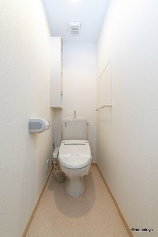 トイレ　トイレ　ウォシュレット付き。