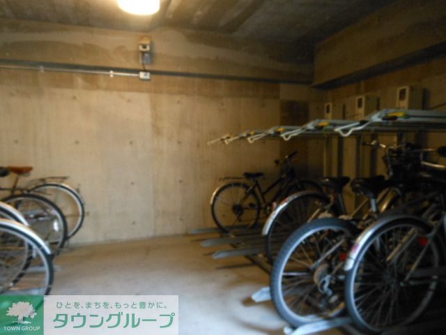 駐車場　駐車場があるので、車を買う予定の方も安心です