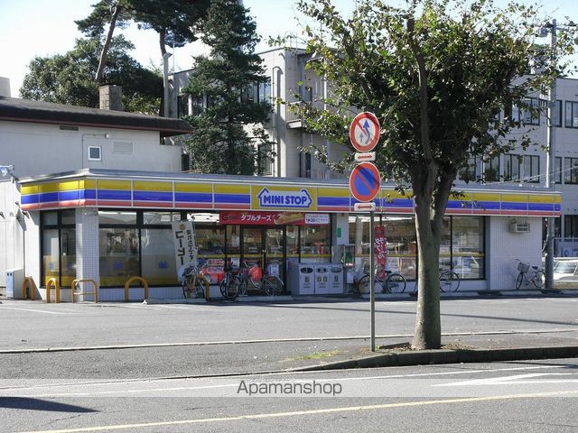 コンビニ　ミニストップ（コンビニ）まで823m