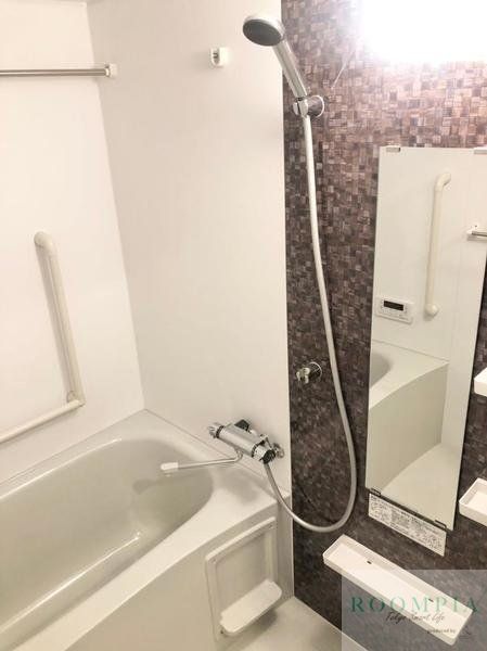 バス・シャワールーム　※同タイプの別のお部屋です。