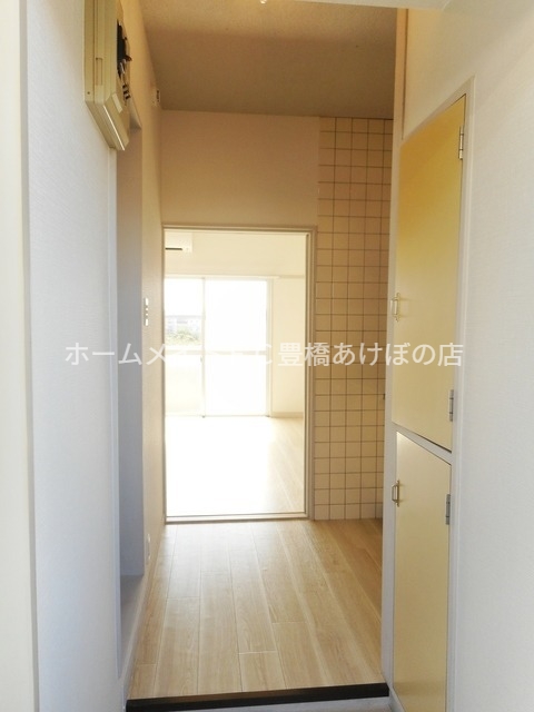 玄関　同型別部屋写真