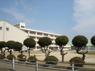 中学校　小須戸中学校（中学校）まで650m