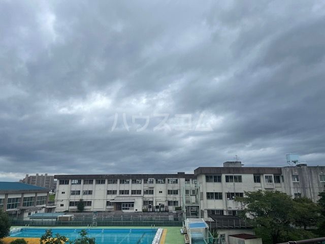 小学校　尾張旭市立旭丘小学校（小学校）まで1053m