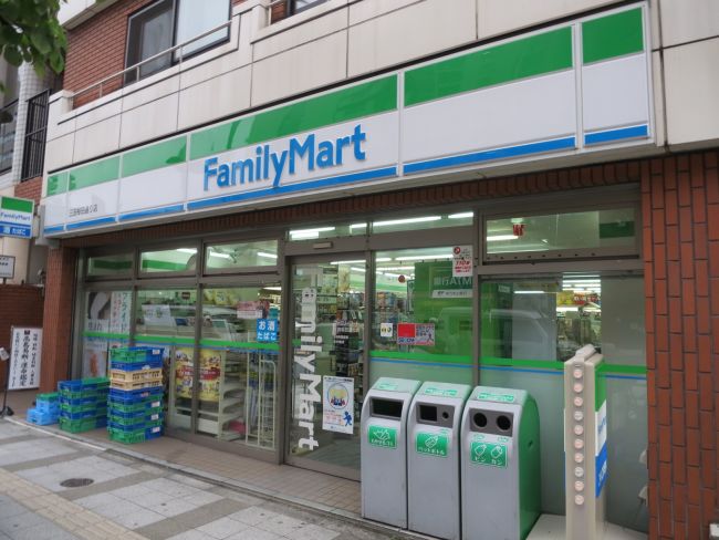 コンビニ　ファミリーマート三田桜田通り店（コンビニ）まで284m