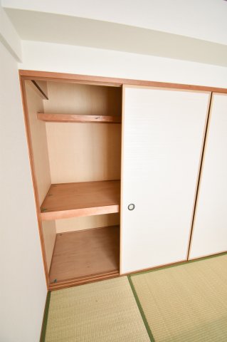 収納　押入れは奥行きもあるので収納力が凄いんです