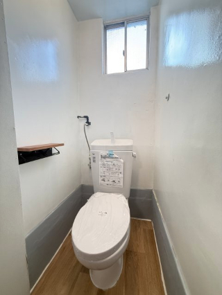 トイレ　白を基調とした綺麗なトイレです！