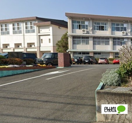 中学校　富士宮市立富士根南中学校（中学校）まで1093m