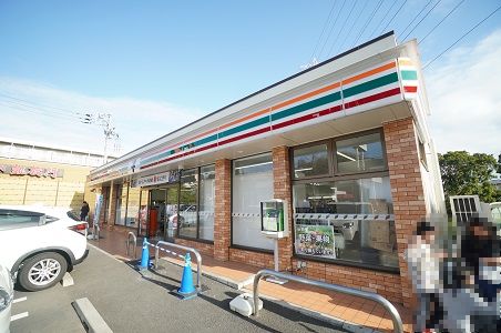 コンビニ　セブンイレブン千葉高品町店（コンビニ）まで319m