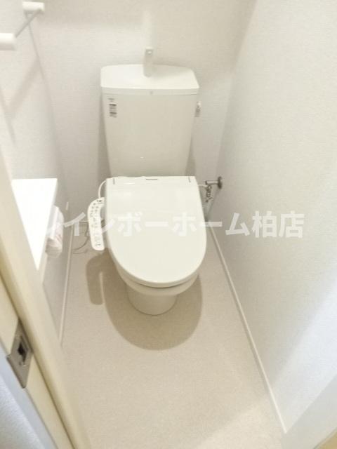 トイレ　温水洗浄便座です