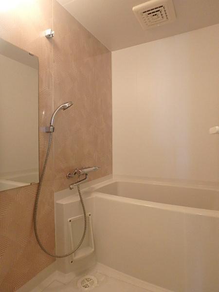 バス・シャワールーム　バス・トイレ別でゆっくり入浴できます☆
