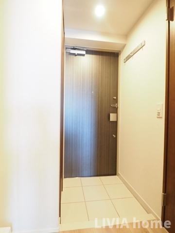 玄関　同シリーズの参考写真です。実際の設備・内装は現況を優先とさせ