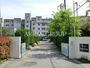 中学校　草加市立両新田中学校（中学校）まで672m