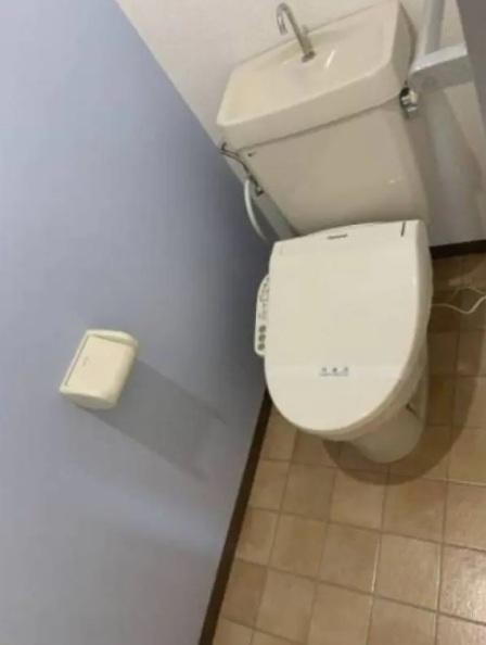 ＪＲ御殿場線 大岡駅 徒歩11分 2階建 築33年のトイレ写真