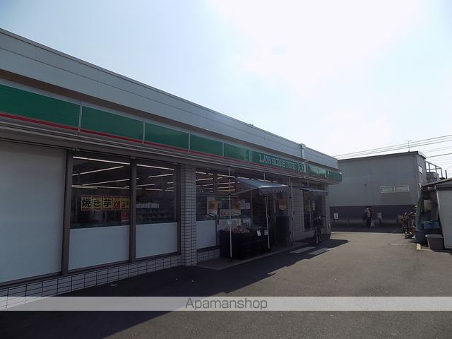 コンビニ　ローソンストア１００（コンビニ）まで718m