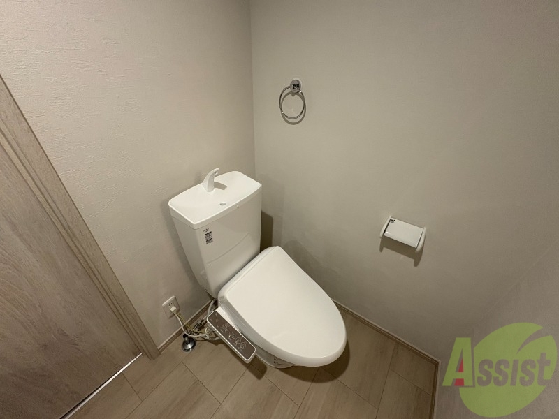 トイレ　トイレはこちらのウォシュレット付きになりますね。
