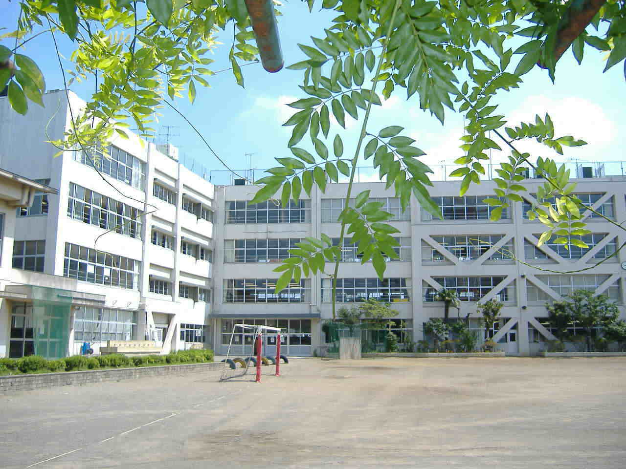 小学校　立川市立第二小学校（小学校）まで220m