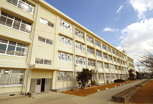 中学校　神戸市立鈴蘭台中学校（中学校）まで800m