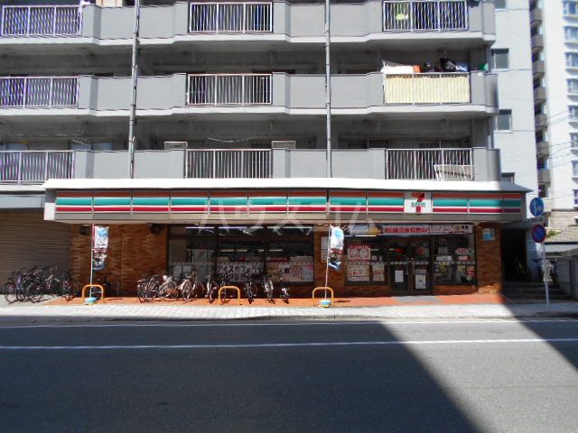 コンビニ　セブンイレブン 博多築港店（コンビニ）まで211m