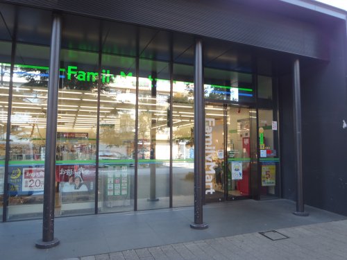 コンビニ　ファミリーマート 早稲田大学中野プラザ店（コンビニ）まで412m