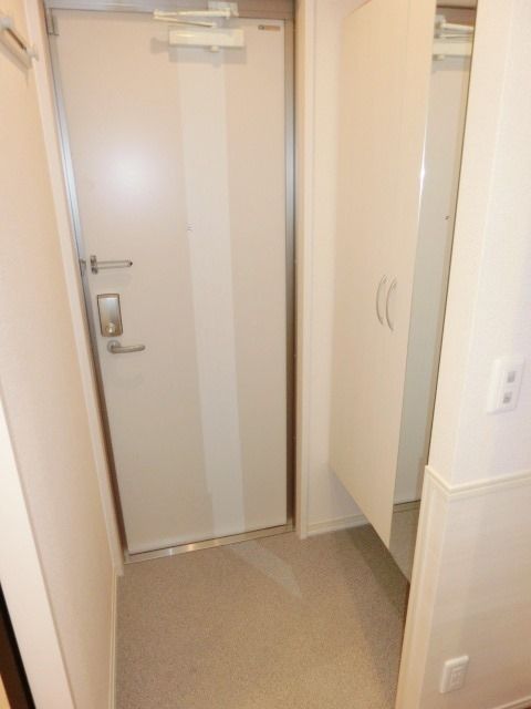 玄関　※別号室参考写真です