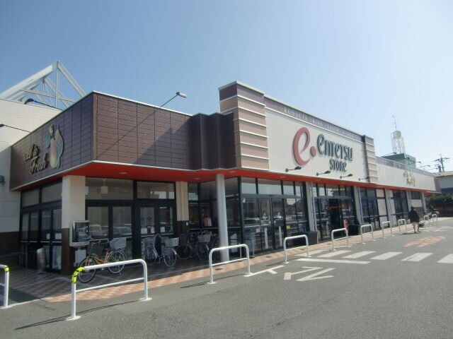 スーパー　遠鉄ストア初生店（スーパー）まで838m