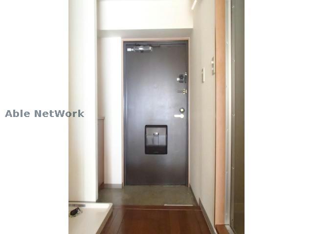 玄関　※同物件別部屋の写真です。