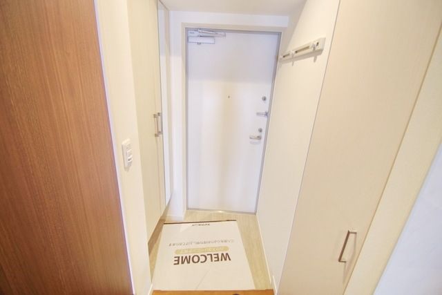 玄関　★別途下駄箱もあるので収納力も安心です★