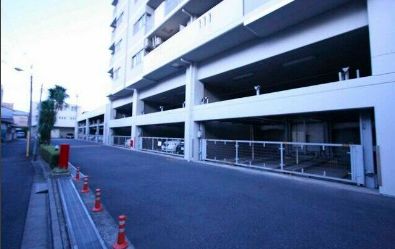 駐車場　駐車場に車を止められます