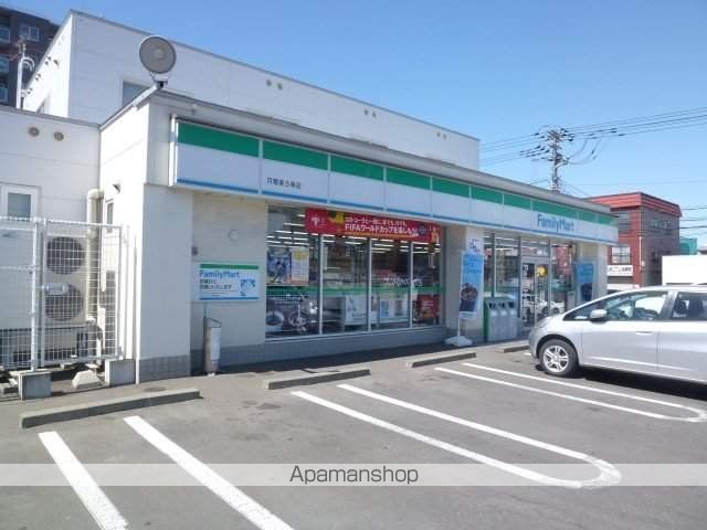 コンビニ　ファミリーマート（コンビニ）まで400m