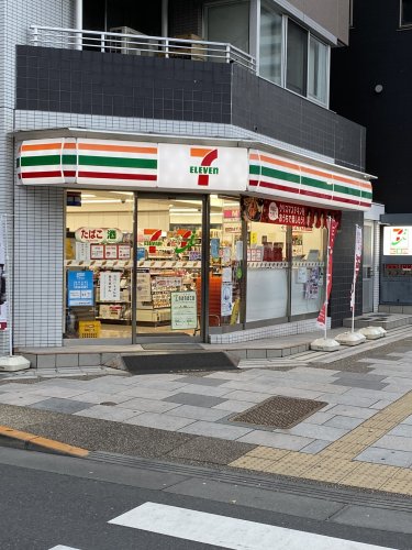 コンビニ　セブンイレブン 台東区役所前店（コンビニ）まで186m