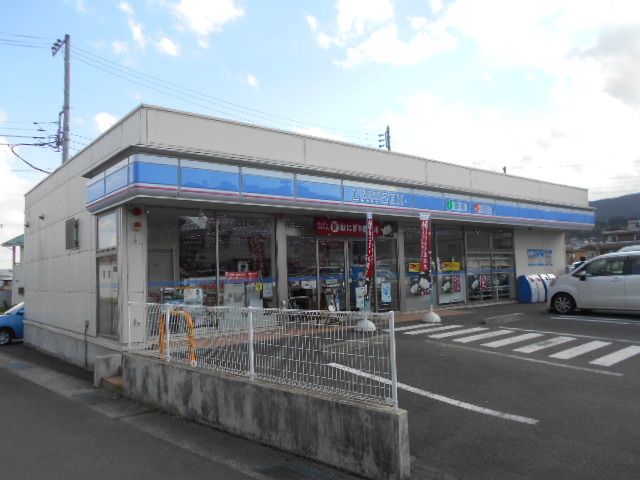 コンビニ　ローソン 南足柄飯沢店（コンビニ）まで637m