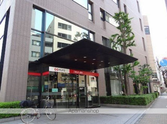 銀行　（株）三菱ＵＦＪ銀行／新富町支店（銀行）まで215m