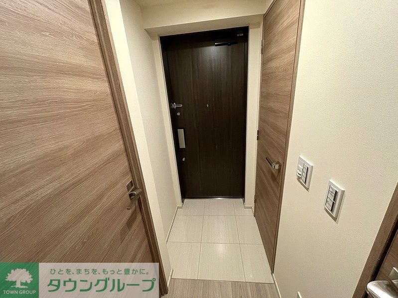 玄関　お問合せは(株)タウンハウジングレジデンス事業部　赤坂店・…