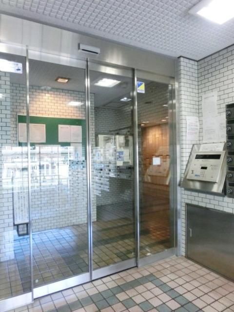 エントランス　★オートロック付きのエントランス★