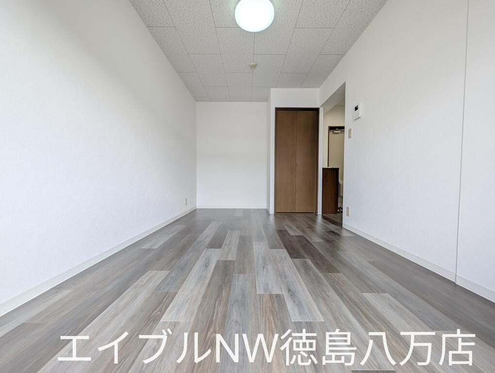 ＪＲ徳島線 蔵本駅 徒歩7分 3階建 築30年の居間写真