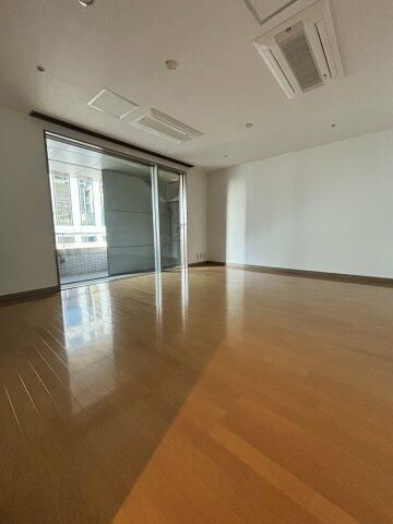 ＪＲ山手線 品川駅 徒歩2分 14階建 築34年の居間写真