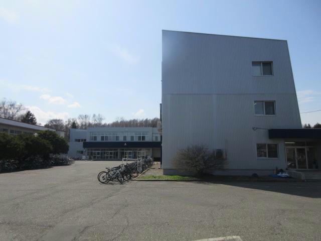 コンビニ　セブンイレブン幕別札内文京町店（コンビニ）まで828m