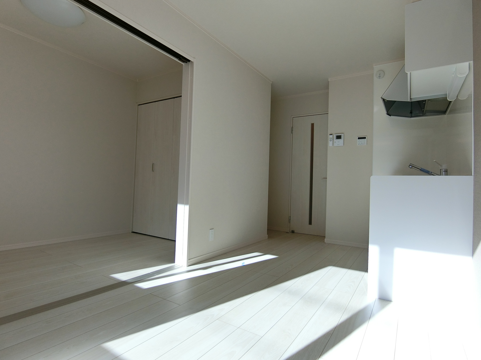 居室・リビング　実際のお部屋は中部屋