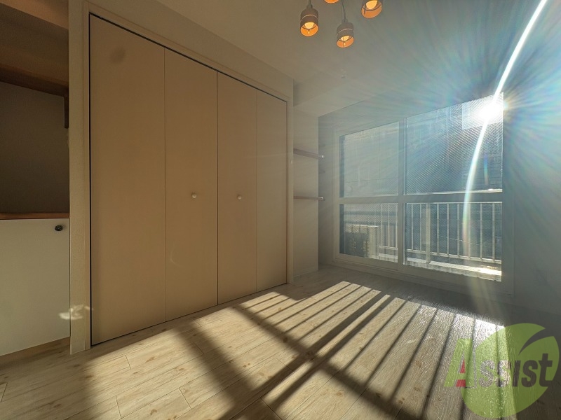 その他部屋・スペース　こちらのお部屋は光が差し込む、温かみのあるお部屋です。