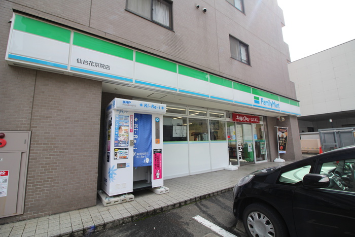 コンビニ　ファミリーマート（コンビニ）まで290m