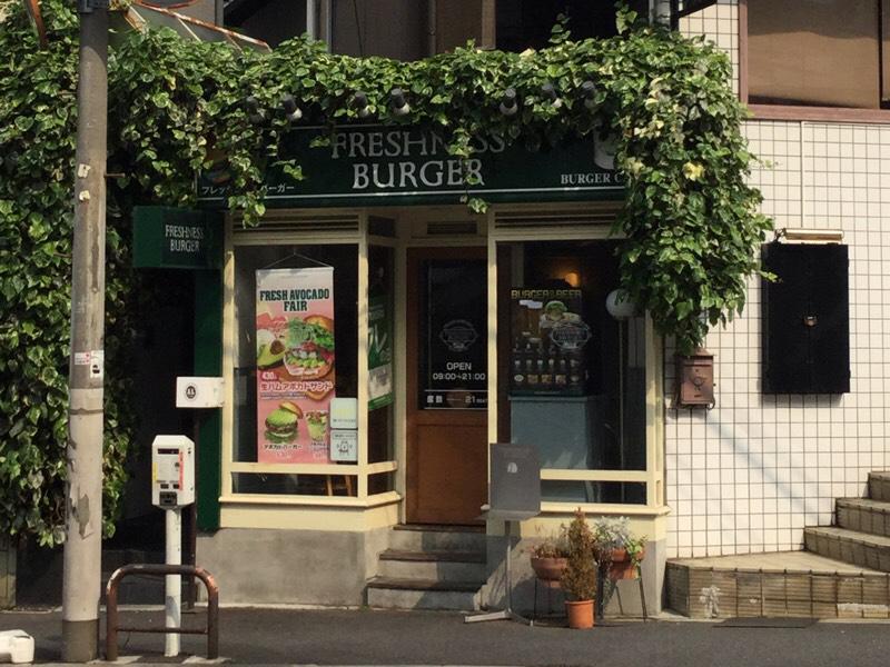 飲食店　フレッシュネスバーガー神宮前店（飲食店）まで444m