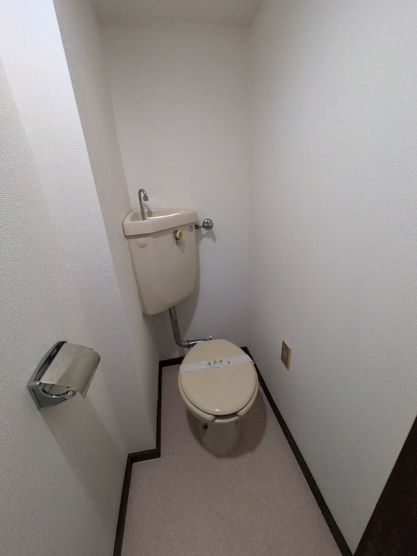ＪＲ総武線 新小岩駅 徒歩13分 4階建 築41年のトイレ写真