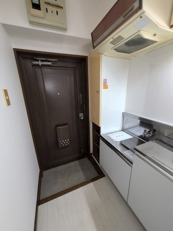 ＪＲ総武線 新小岩駅 徒歩13分 4階建 築41年の玄関写真