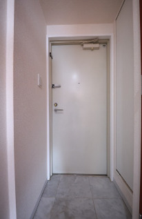 玄関　※別部屋の参考写真です。