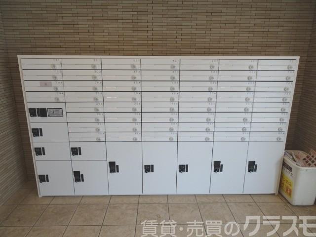 エントランス　留守中の荷物の受け取りは宅配ＢＯＸで♪