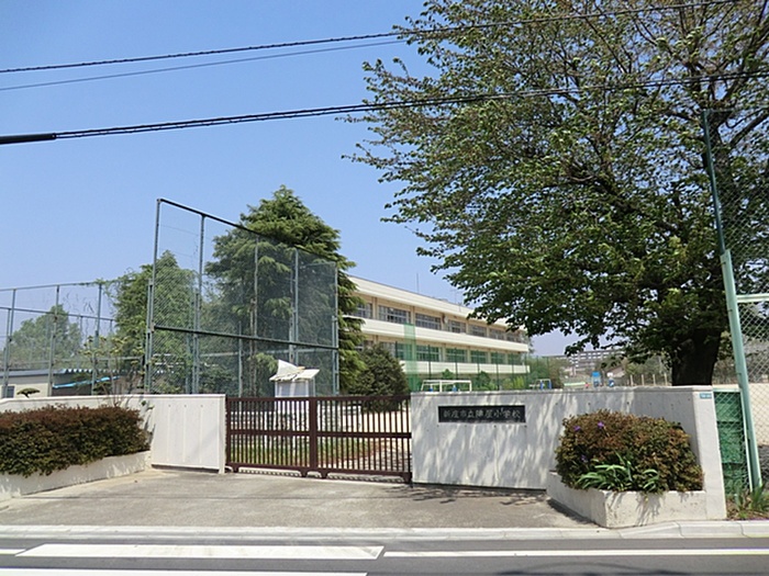 小学校　新座市立陣屋小学校（小学校）まで576m