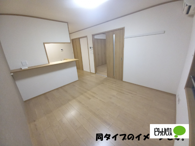ＪＲ奥羽本線 乱川駅 徒歩13分 2階建 新築の居間写真